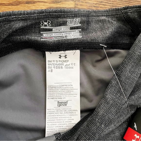 Under Armour - Cropped Leggings in Grey - Picture 3 of 8